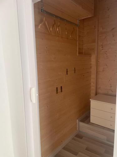 a walk in shower with wooden walls and a drawer at Camera Enaj in Cadenazzo