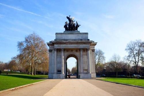 a monument in a park with a statue at Elegant 1-BR Retreat in Ilford Centre in Ilford