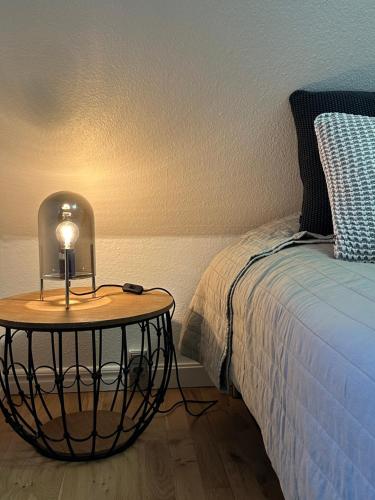Una cama o camas en una habitación de Troldegaarden Guesthouse