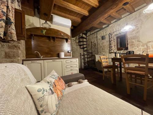 a kitchen and dining room with a couch and a table at Alloggio La Torre Fossanova in Priverno