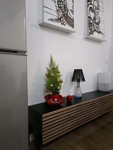 a table with a christmas tree and a lamp on it at Dimora Isonzo in Siracusa