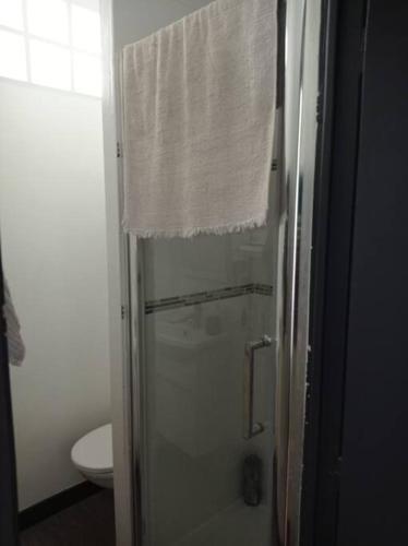 Ein Badezimmer in der Unterkunft 2-room flat, 5mn from Paris - Perfect for Olympics