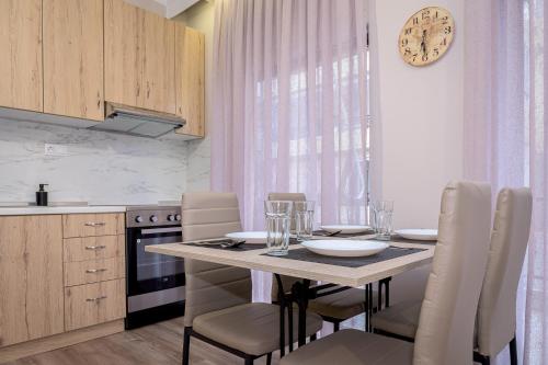DELUXE CENTRAL 2 bdr APARTMENT