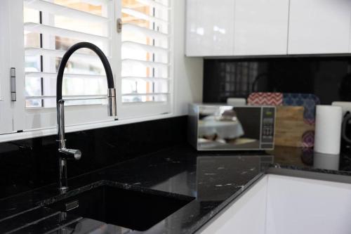 Kuchyň nebo kuchyňský kout v ubytování Garten Wohnung mit Pool, 2 Schlafzimmer