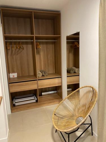 a room with a rattan chair in a closet at Morada do Sol Flat in Morro de São Paulo
