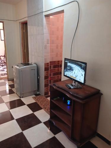Televizors / izklaižu centrs naktsmītnē furnished apartment 10th of ramadan- شقة مفروشة