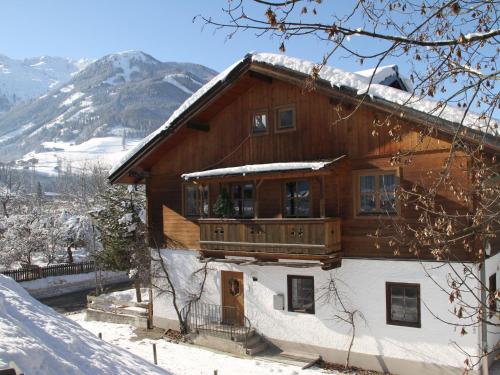 Spacious flat with balcony in Mittersill