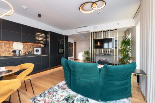 Luxury sea view studio apartment in a skyscraper!