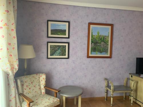 a living room with a chair and a table at Hospederia La Cañada in Moralzarzal