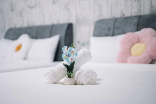 Katil atau katil-katil dalam bilik di NEW Maritime Luxury Pool View Duplex Suite 601