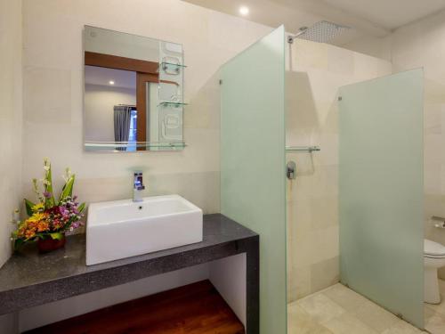 a bathroom with a sink and a mirror at Echo Beach Townhouses in Canggu