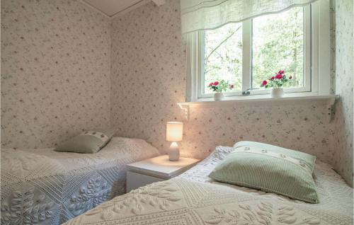 Katil atau katil-katil dalam bilik di Cozy Home In Ystad With Wifi