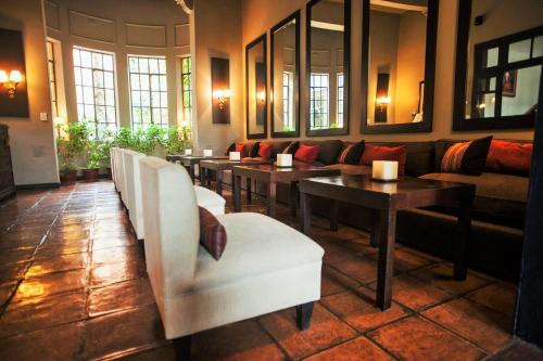 Posezení v ubytování Legado Mitico Salta Hotel Boutique