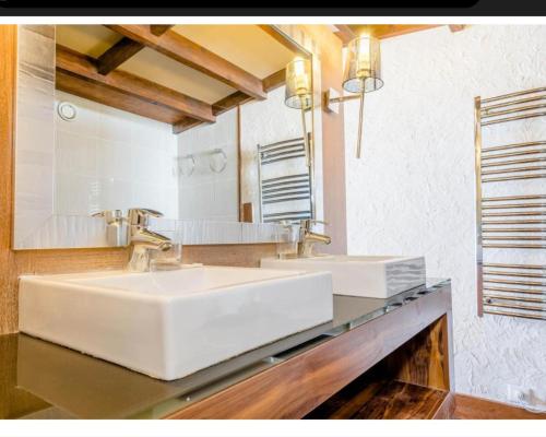 Fotografie z fotogalerie ubytování Chambre Hôtel Ibiza Spa - Hammam - Jacuzzis - Piscine Chauffée v destinaci Les Deux Alpes