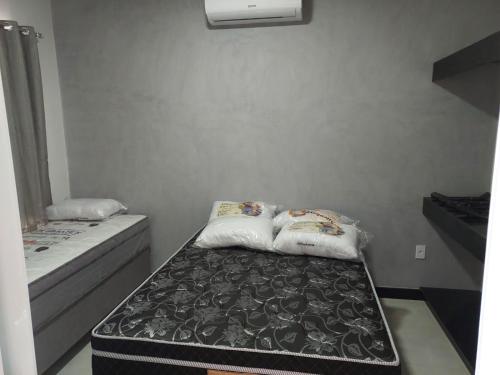Ένα ή περισσότερα κρεβάτια σε δωμάτιο στο Spalenza Flats