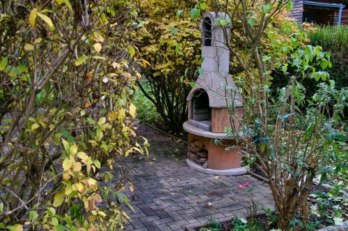 a garden with a bird house sitting on a brick path at myCozyPlace - Zwei gemütliche Zimmer für Vier in Dresden