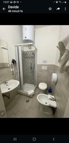 Un baño de B&B metro B fronte metro
