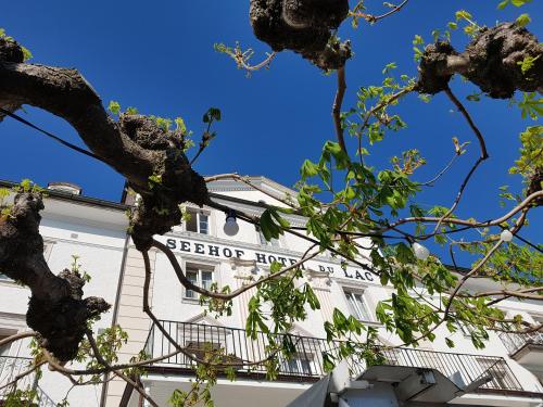 a building with the sign for the stroop inn at Seehof Hotel Du Lac in Weggis