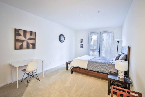 Gallery image of Irvine Upscale 2BR Apt near Spectrum, Great Park, UCI in Irvine