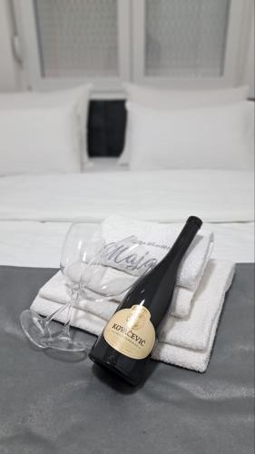 a bottle of champagne sitting on top of towels at Maja 2 in Ruma