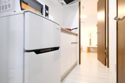 מטבח או מטבחון ב-Elegant modern apartment 1 min to station lilix
