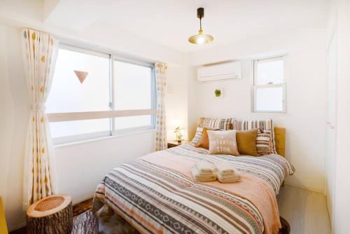 מיטה או מיטות בחדר ב-Elegant modern apartment 1 min to station lilix