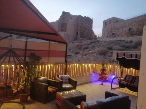 Un lugar para sentarse en Bubble castle house