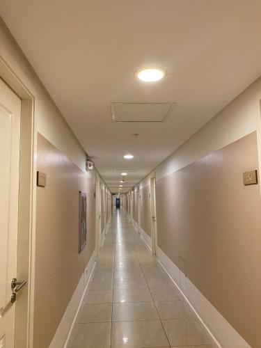 a long hallway with a long corridorngthngthngthngthngthngthngthngthngth at Azure Urban Resort Residences in Manila