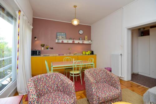 Acropolis Heart 2 Bdr with 2 attached bathrooms next to the site