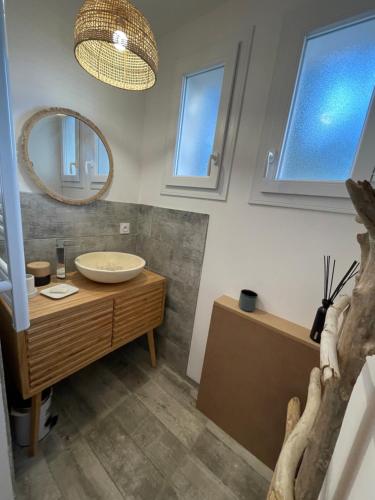 a bathroom with a sink and a mirror at Ô sparolland in Saint-Mandrier-sur-Mer