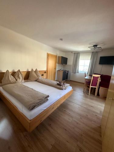 a bedroom with a large bed in a room at Frühstückspension Alpenrose Bed & Breakfast in Iselsberg