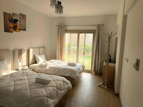 Ένα ή περισσότερα κρεβάτια σε δωμάτιο στο Carrara White 3BR APT W/Garden view and Pool