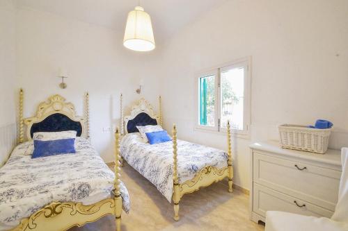 A bed or beds in a room at Tres Pins