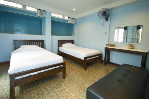 Katil atau katil-katil dalam bilik di Mhork Buri Resort