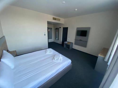Ένα ή περισσότερα κρεβάτια σε δωμάτιο στο HOTEL ARTA