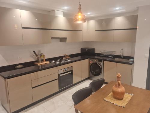 A kitchen or kitchenette at Wilaya Center Suites