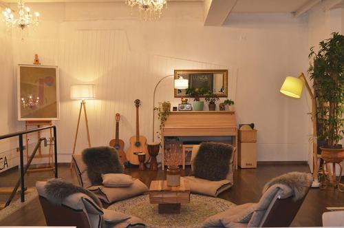 a living room with a fireplace and a living room with a fireplace at Superschönes Studio LUNCA 220qm in Stuttgart West in Stuttgart