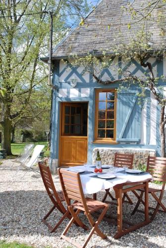 Photo de la galerie de l'établissement Maison du 18e avec parc arboré, à 45 min de la mer, à Nassandres