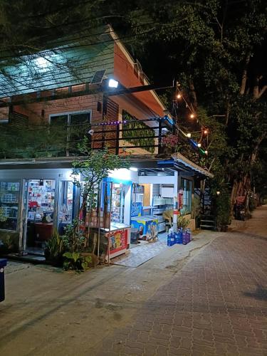 Το κτήριο όπου στεγάζεται  το δωμάτιο σε οικογενειακή κατοικία