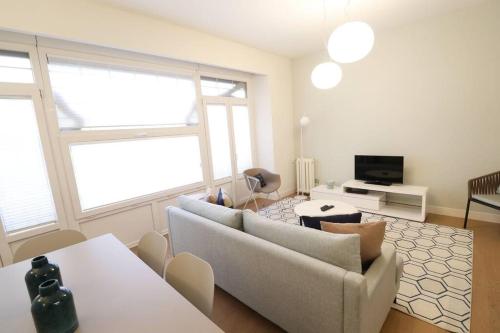 Prime Location Modern Stay