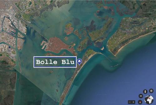 een kaart van een meer met het woord bubbelblitz bij Bolle Blu, TOP in Venetië-Lido