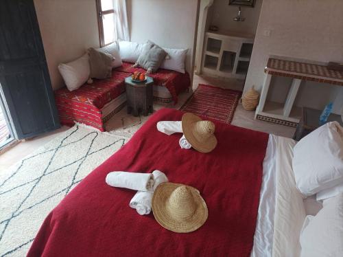 Postel nebo postele na pokoji v ubytování Erg Chigaga Desert Luxury Camp