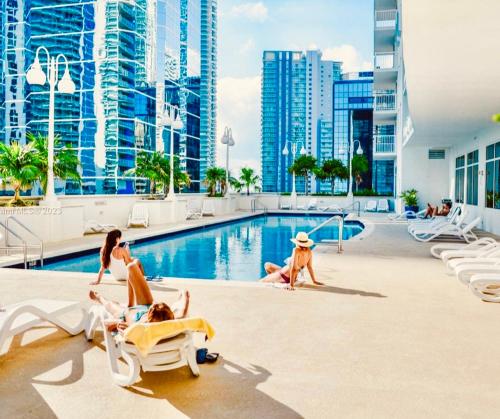 Brickell Luxe - Best Balcony - 32nd Fl - Luxe Waterfront & City Views - Furnished Balcony - Walk-Water-WiFi photo 49
