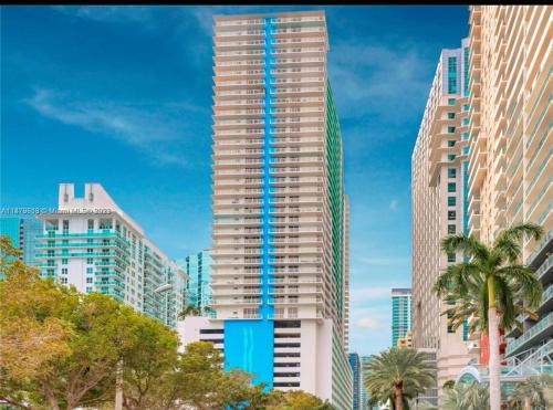 Brickell Luxe - Best Balcony - 32nd Fl - Luxe Waterfront & City Views - Furnished Balcony - Walk-Water-WiFi photo 55