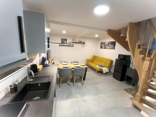 Kuchyň nebo kuchyňský kout v ubytování Phantasialand, Therme, Köln, Bonn, Arbeitsplatz, Bäckerei um die Ecke