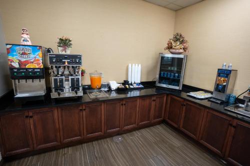 Boissons dans l'établissement Clarion Hotel Detroit Metro Airport