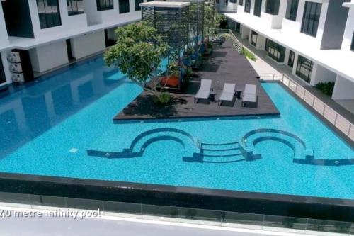 Renai Bukit Jelutong Homeの敷地内または近くにあるプール
