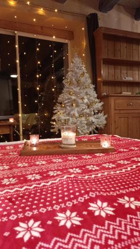 Photo de la galerie de l'établissement Maison au calme sur une propriété de 40 hectares, à Bassillac