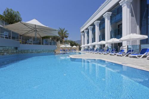 Πισίνα στο ή κοντά στο Kaptan Hotel