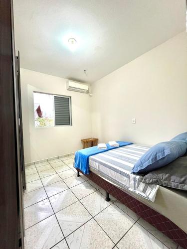 a bedroom with a bed in a room at MORADA GARAPEIRA in Guarda do Embaú